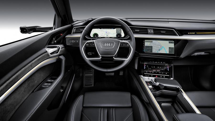 Торпедо Audi e-tron 55 Quattro 2019 года  (WW) (фото 31 из 452)